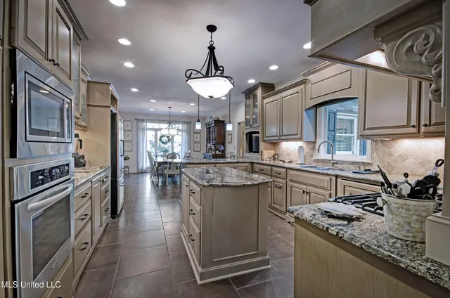 $585,900 | 422 Warwick Road, Clinton, MS 39056