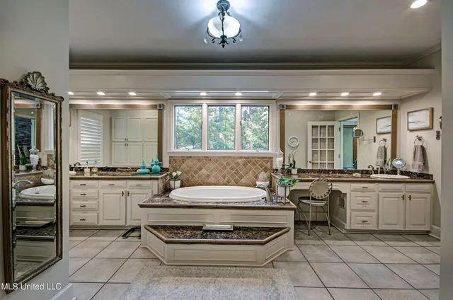 $585,900 | 422 Warwick Road, Clinton, MS 39056