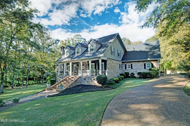 $585,900 | 422 Warwick Road, Clinton, MS 39056