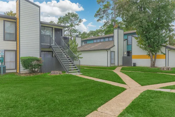 a view of a house with a backyard