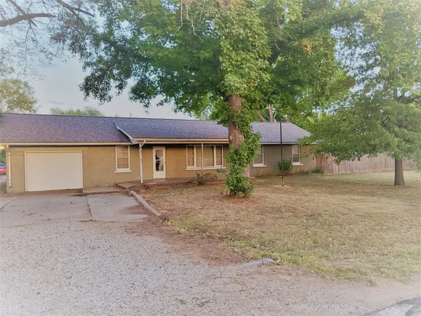$137,900 | 318 North Pacific Street, Oxford, KS 67119