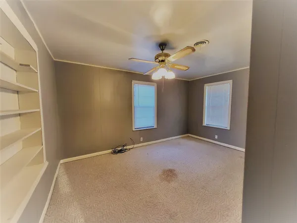 $137,900 | 318 North Pacific Street, Oxford, KS 67119