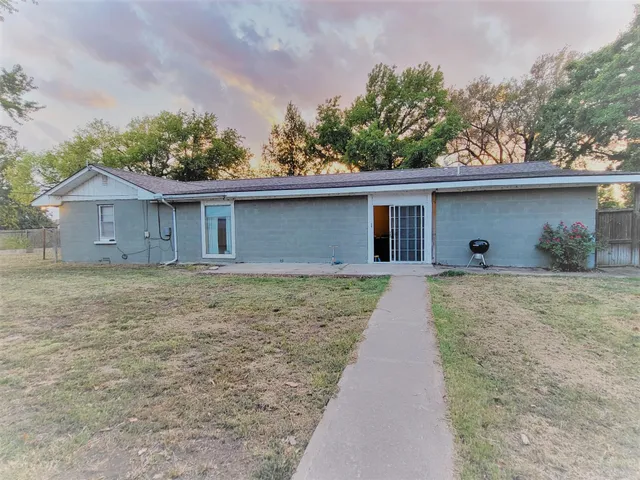$137,900 | 318 North Pacific Street, Oxford, KS 67119