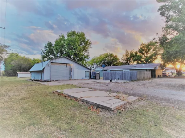 $137,900 | 318 North Pacific Street, Oxford, KS 67119