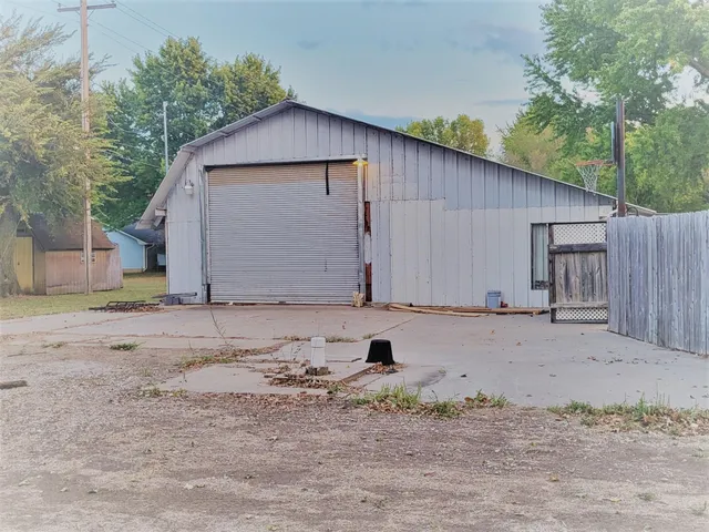 $137,900 | 318 North Pacific Street, Oxford, KS 67119