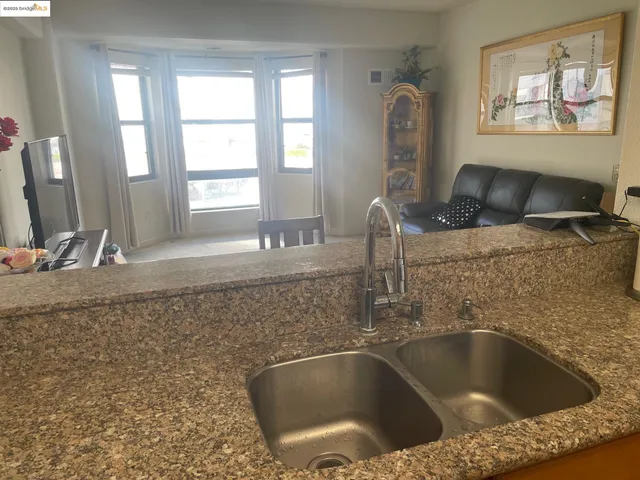 $338,000 | 989 Webster Street, Unit 450, Oakland, CA 94607