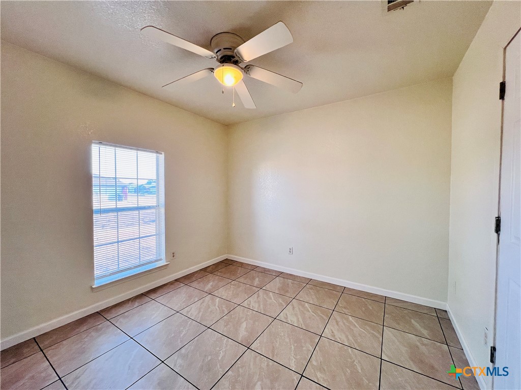 1704 Boydstun Loop Killeen, TX 76542 - Photo 11 of 11 an empty room with windows