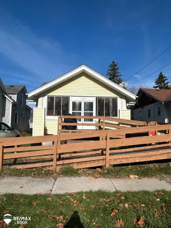 $61,900 | 2020 Cooper Avenue, Saginaw, MI 48602