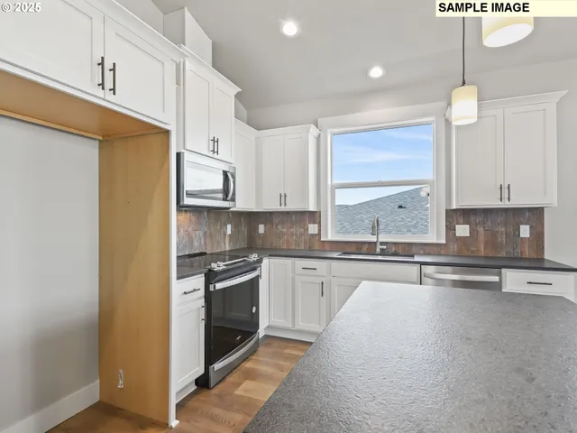 $596,500 | 657 Northeast Saling Drive West, Unit 95, Estacada, OR 97023