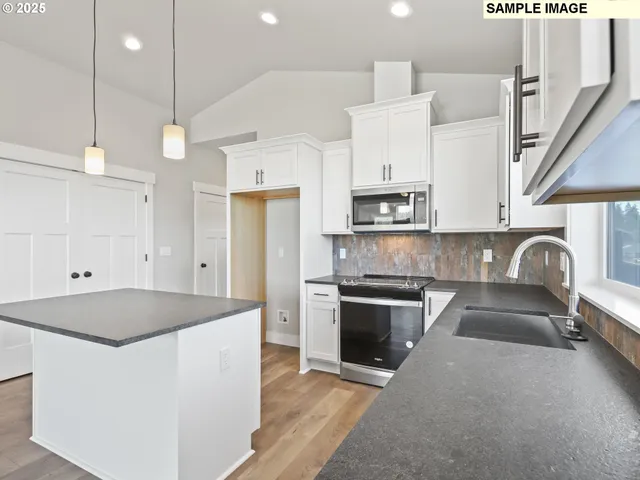 $596,500 | 657 Northeast Saling Drive West, Unit 95, Estacada, OR 97023