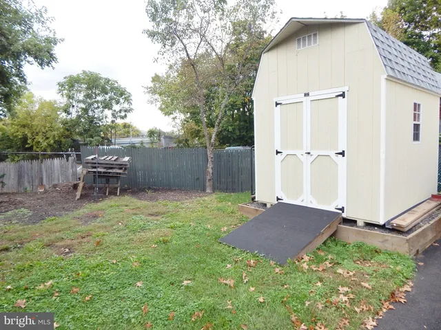 $2,400 | 2349 Woodland Road, Abington, PA 19001