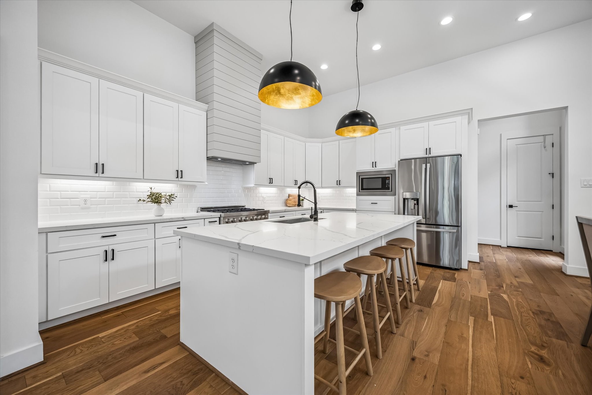 938 Alexander Street Houston, TX 77008 - Photo 9 of 30 Gallery Image 9