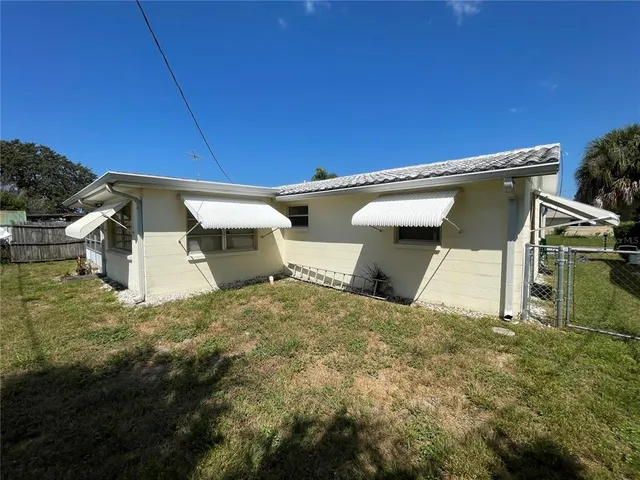 a view of a house with a garage