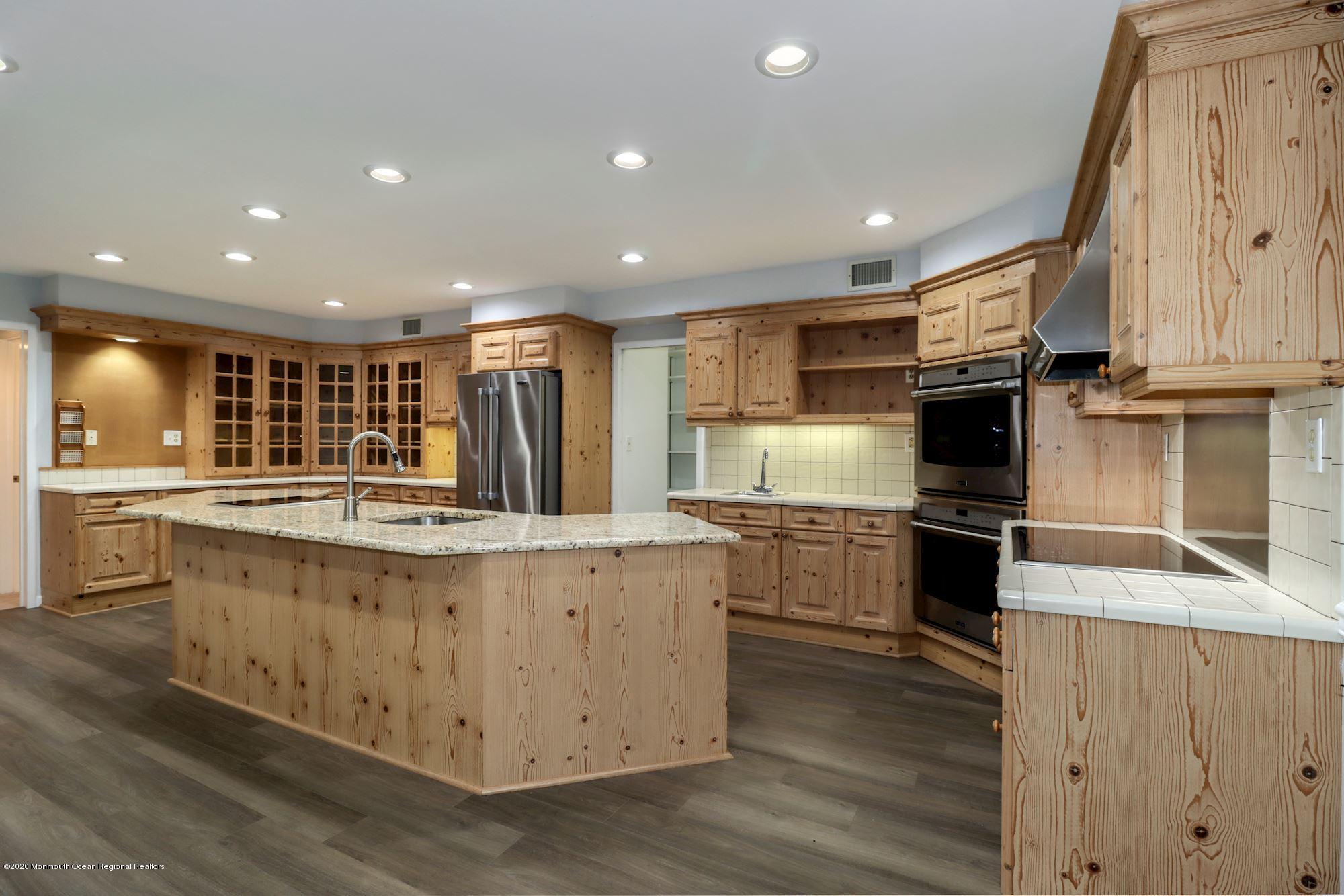 22 Collingwood Road Marlboro, NJ 07746 - Photo 13 of 37 011_22_Collingwood_Rd_314419_586556