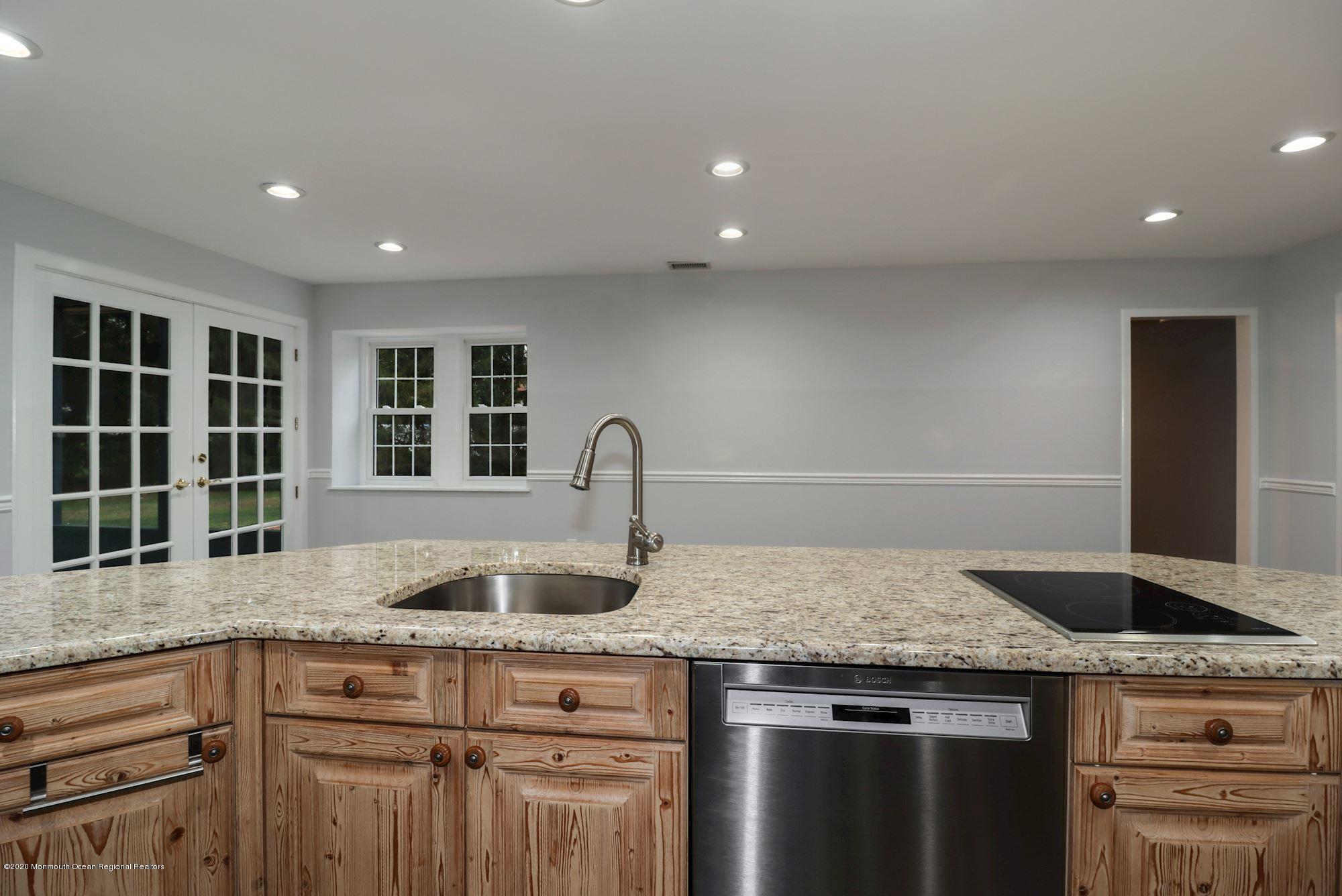 22 Collingwood Road Marlboro, NJ 07746 - Photo 14 of 37 012_22_Collingwood_Rd_314419_586556