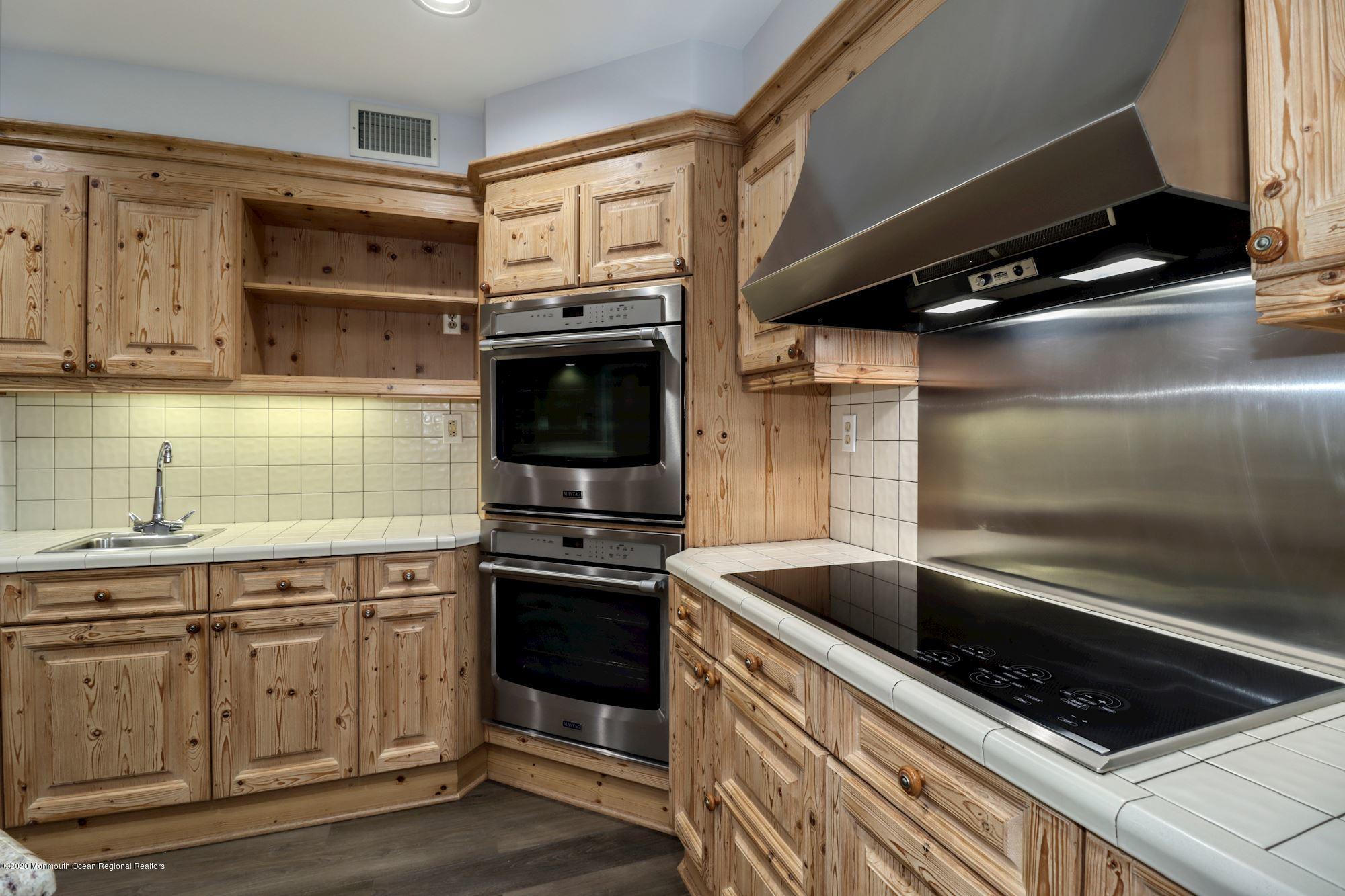 22 Collingwood Road Marlboro, NJ 07746 - Photo 16 of 37 014_22_Collingwood_Rd_314419_586556