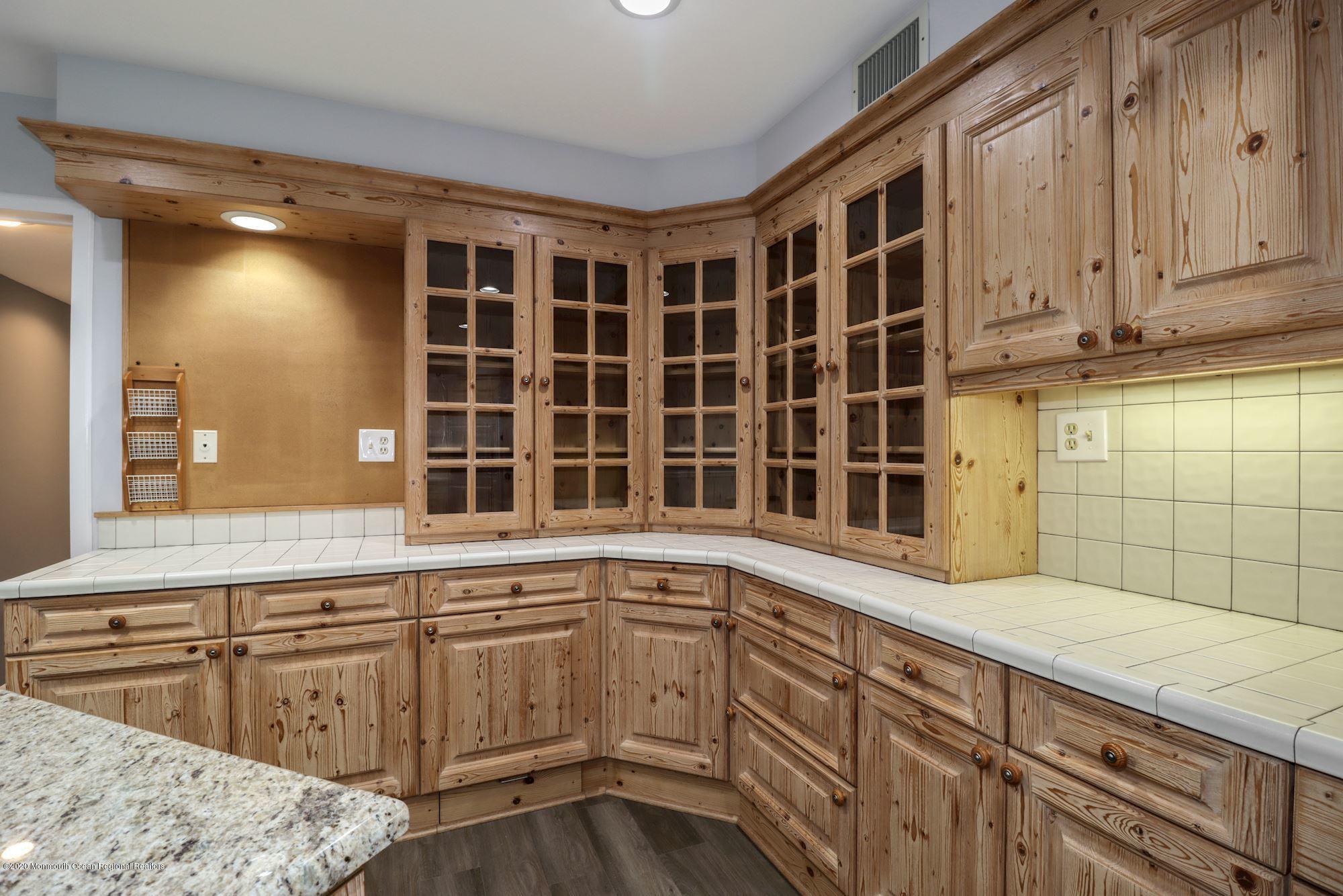 22 Collingwood Road Marlboro, NJ 07746 - Photo 17 of 37 015_22_Collingwood_Rd_314419_586556