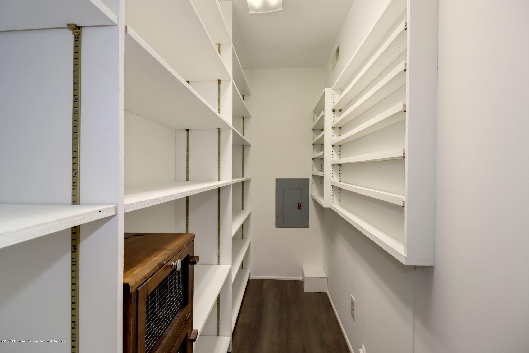 22 Collingwood Road Marlboro, NJ 07746 - Photo 18 of 37 016_22_Collingwood_Rd_314419_586556