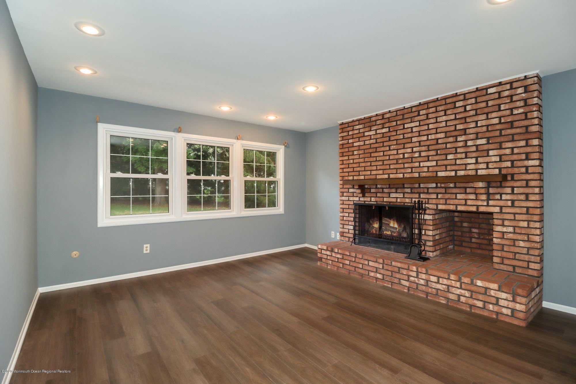 22 Collingwood Road Marlboro, NJ 07746 - Photo 19 of 37 017_22_Collingwood_Rd_314419_586556