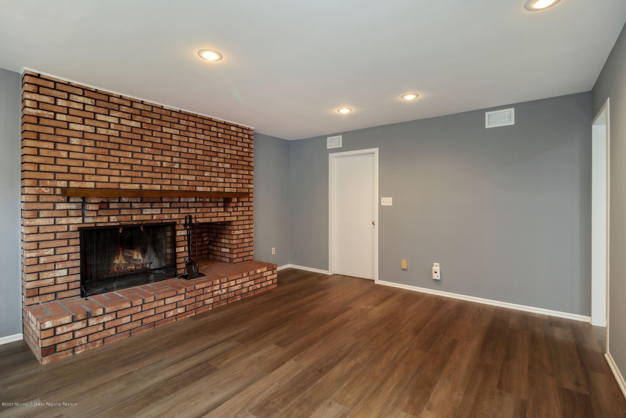 22 Collingwood Road Marlboro, NJ 07746 - Photo 21 of 37 018_22_Collingwood_Rd_314419_586556