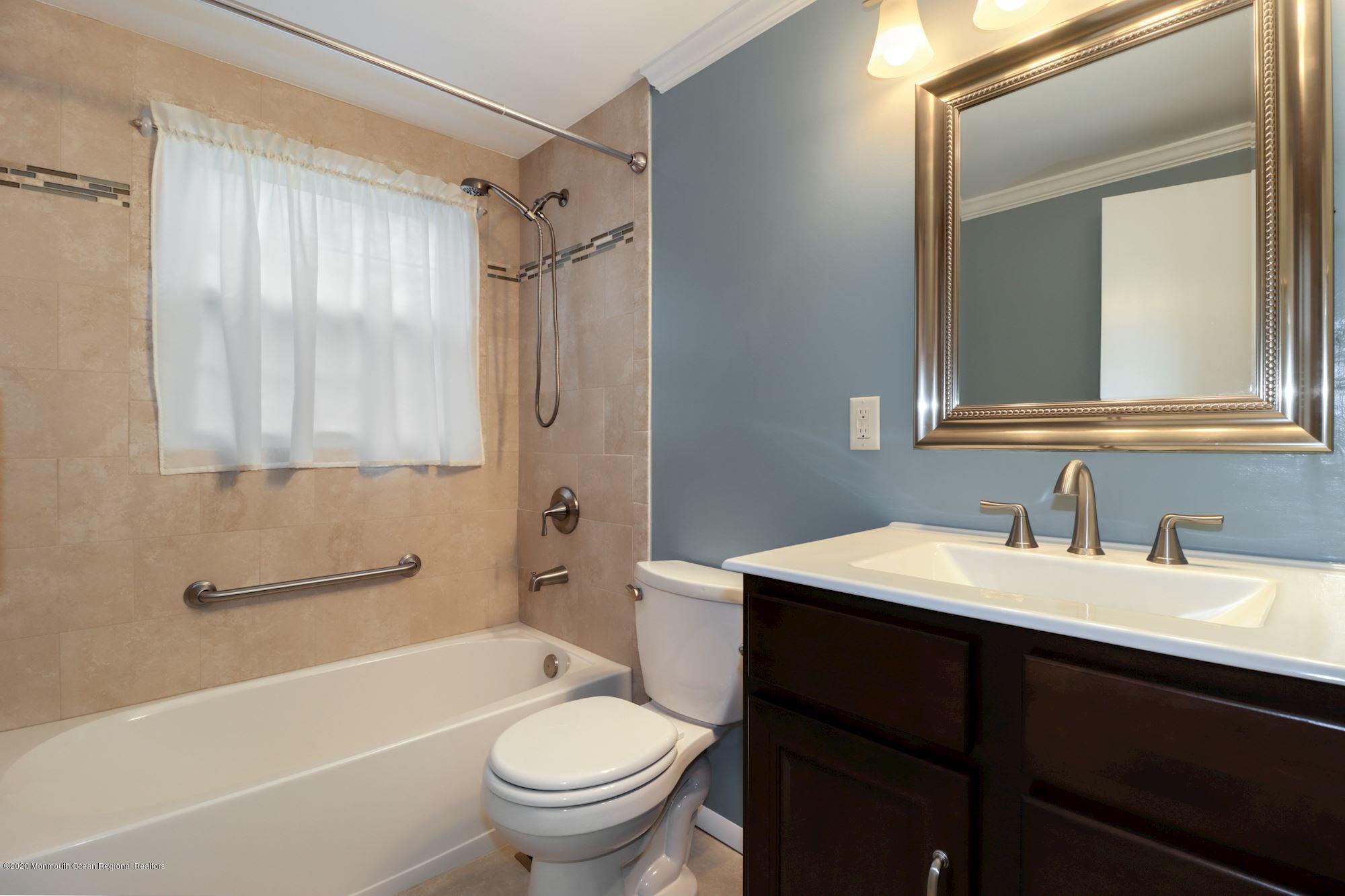 22 Collingwood Road Marlboro, NJ 07746 - Photo 25 of 37 022_22_Collingwood_Rd_314419_586556