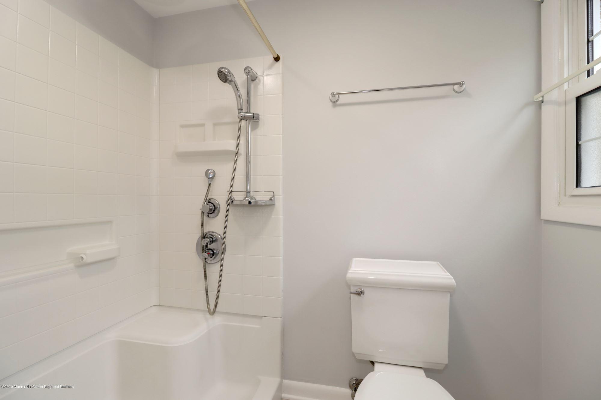 22 Collingwood Road Marlboro, NJ 07746 - Photo 30 of 37 027_22_Collingwood_Rd_314419_586556