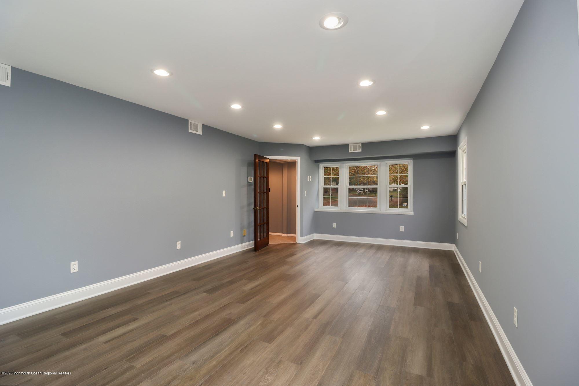 22 Collingwood Road Marlboro, NJ 07746 - Photo 6 of 37 005_22_Collingwood_Rd_314419_586556