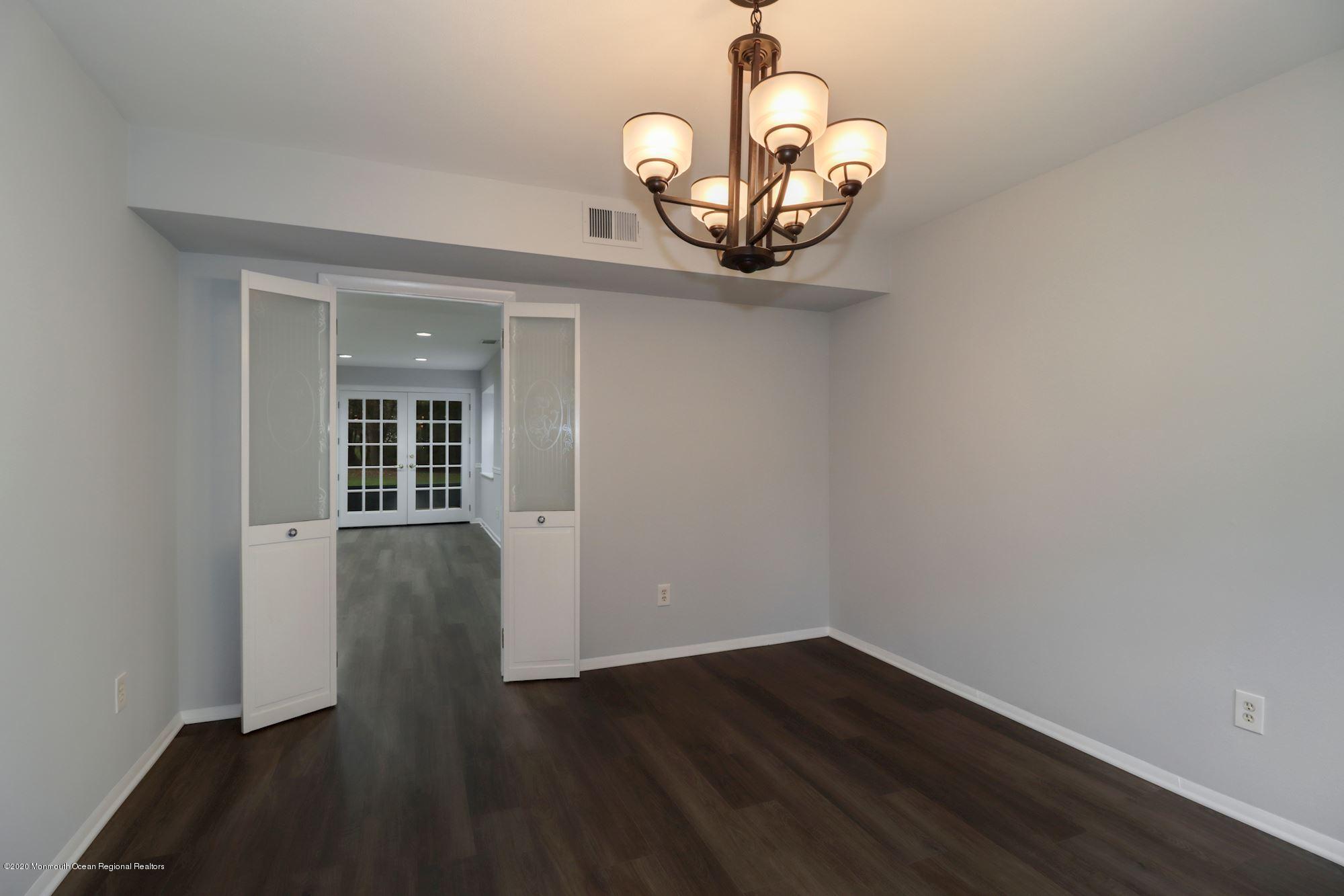 22 Collingwood Road Marlboro, NJ 07746 - Photo 10 of 37 008_22_Collingwood_Rd_314419_586556