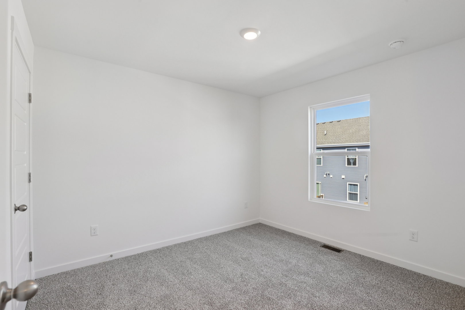 6510 Linden Trail, Unit C Wonder Lake, IL 60097 - Photo 9 of 24 an empty room with a window