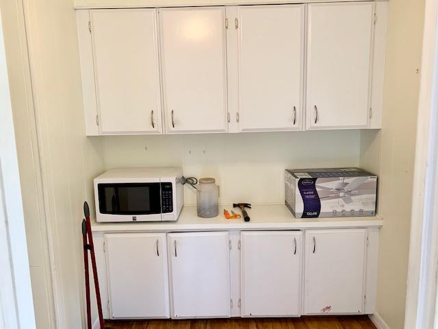702 North Silver Circle Key Largo, FL 33037 - Photo 13 of 38 a kitchen with a microwave and white cabinets