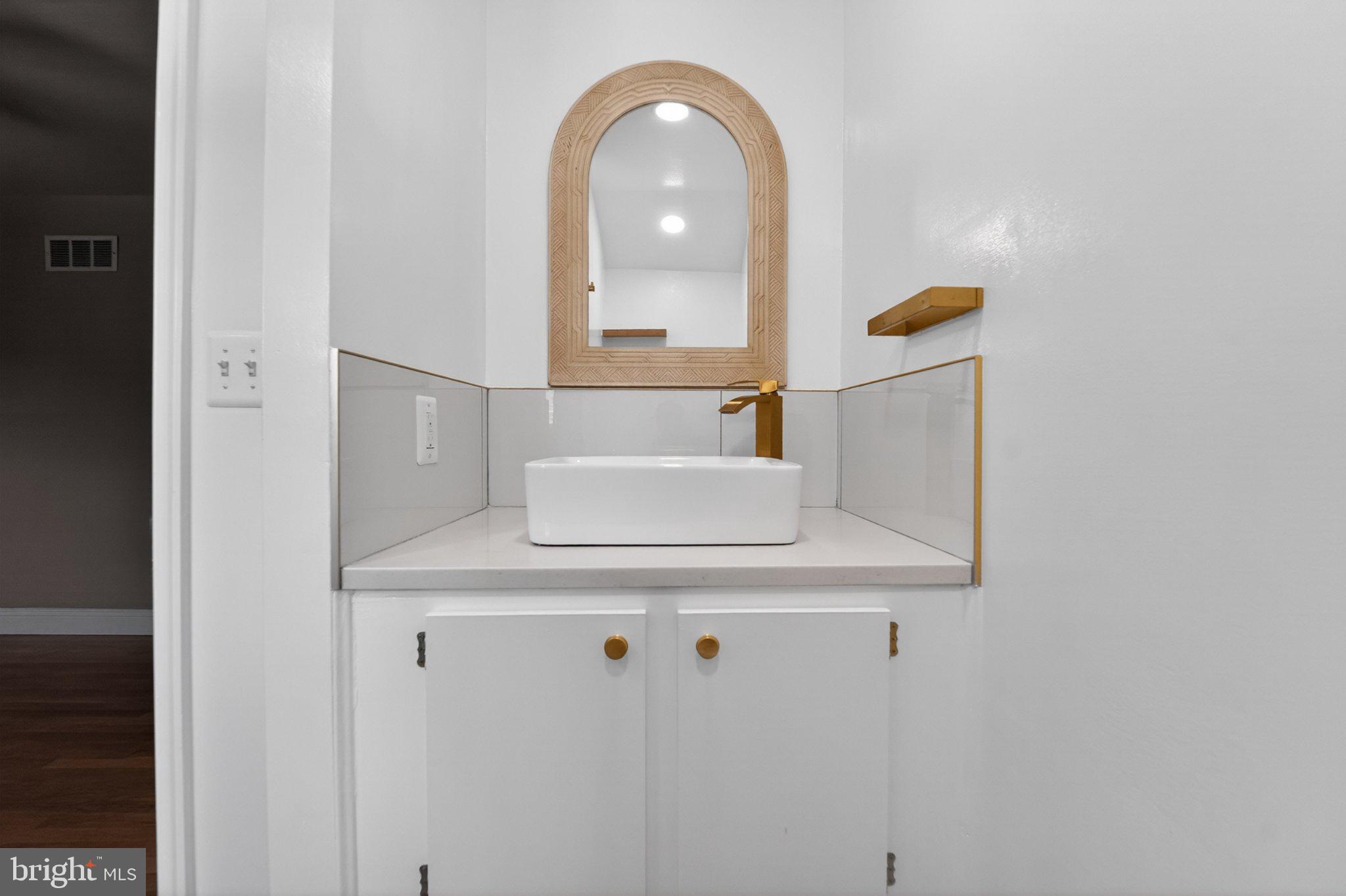 643 South Wickham Road Baltimore, MD 21229 - Photo 32 of 32 Sleek modern bathroom with elegant accents.