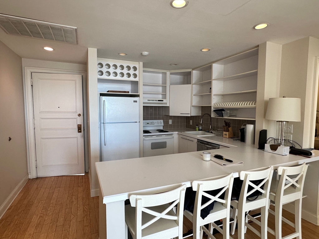 160 Commonwealth Avenue, Unit 704 Boston, MA 02116 - Photo 3 of 20