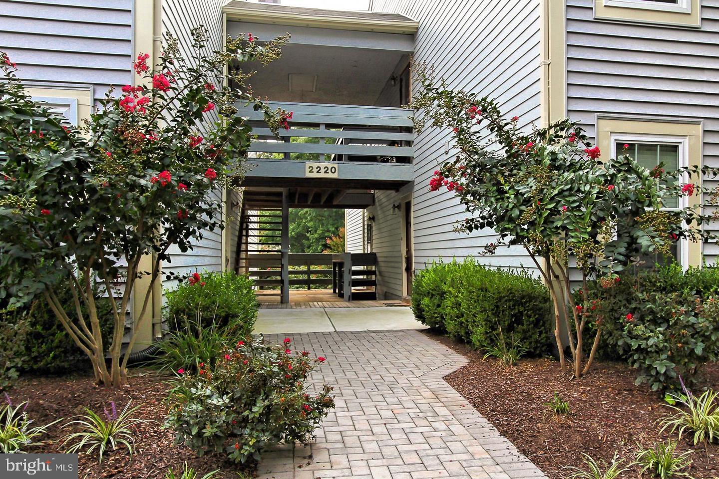 2220 Springwood Drive, Unit 111B L Reston, VA 20191 - Photo 2 of 28 Gallery Image 2
