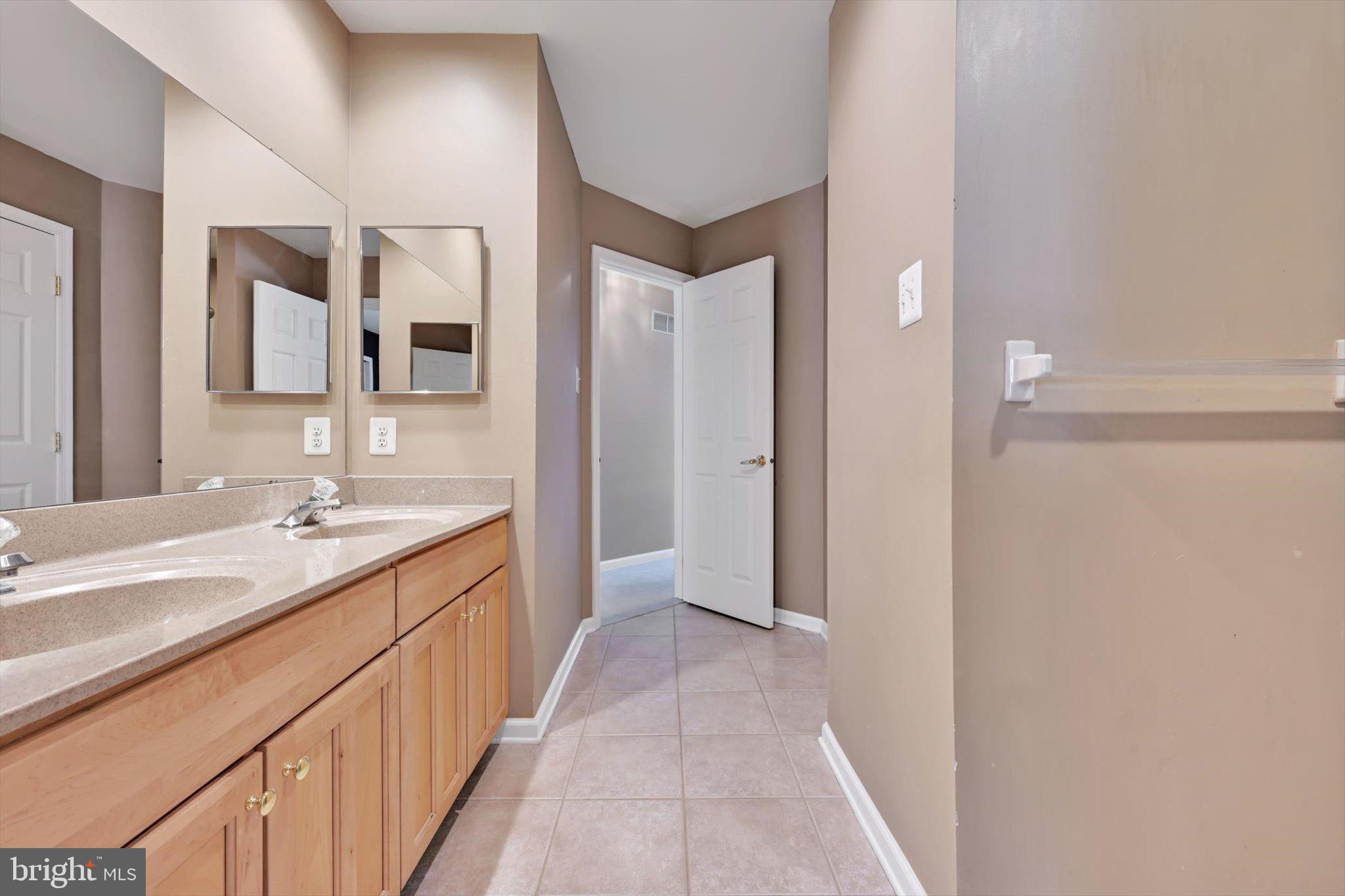 413 Partridgeberry Lane Chester Springs, PA 19425 - Photo 32 of 55 Jack & Jill Bath (BD #3 & 4)