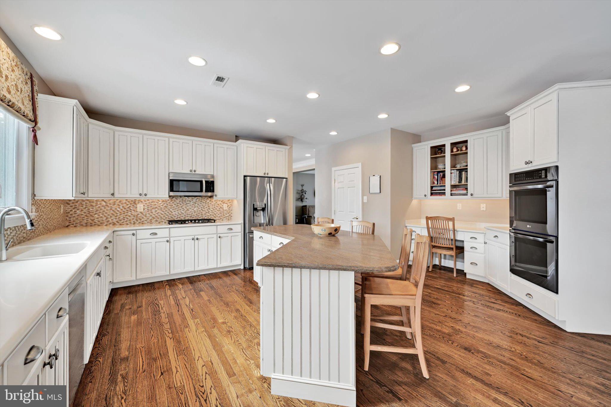 413 Partridgeberry Lane Chester Springs, PA 19425 - Photo 7 of 55 Kitchen w/Island