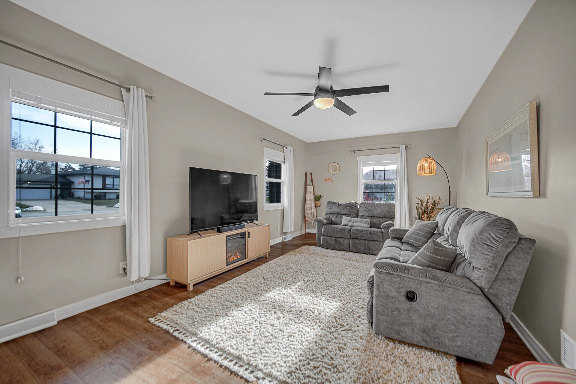 217 Hemlock Lane Crown Point, IN 46307 - Photo 3 of 26 1920x1280