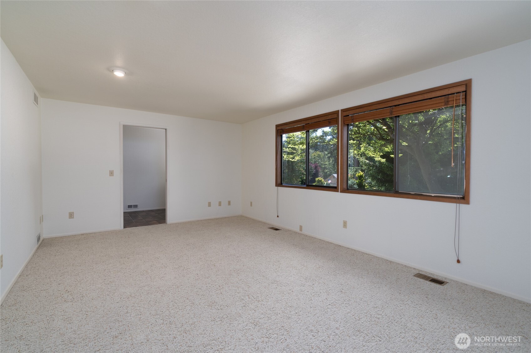 379 Snohomish Drive La Conner, WA 98257 - Photo 11 of 40 an empty room with a window