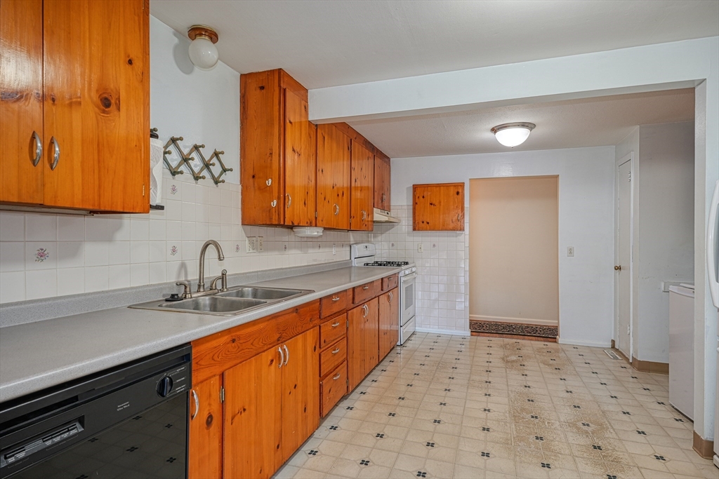 25 Randall Road Maynard, MA 01754 - Photo 6 of 32 Gallery Image 6