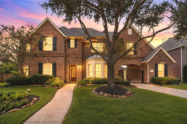$839,900 | 8607 Stones Throw Lane, Missouri City, TX 77459