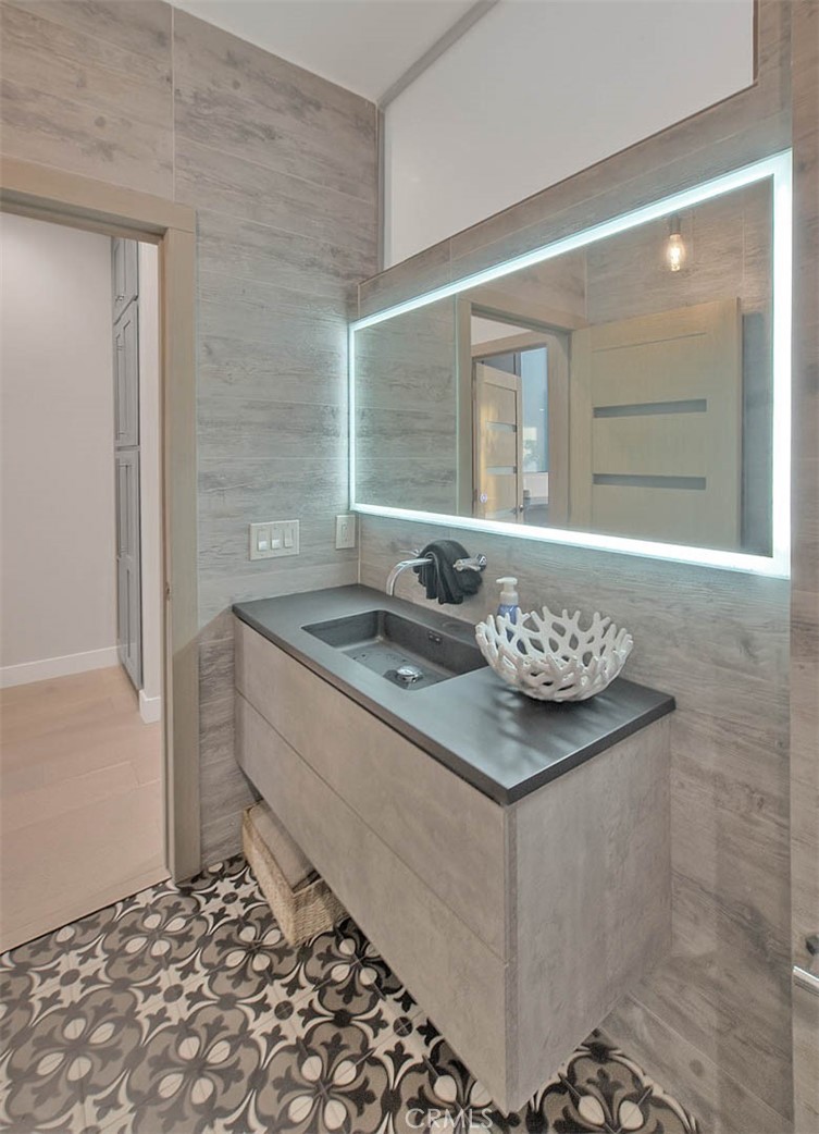 99 A Surfside Avenue Surfside, CA 90743 - Photo 45 of 75