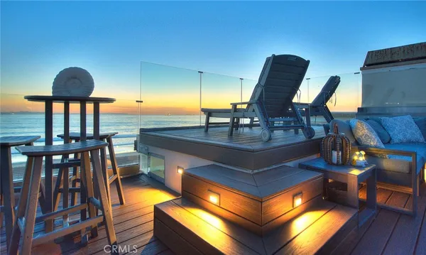$7,100,000 | 99 A Surfside Avenue, Surfside, CA 90743