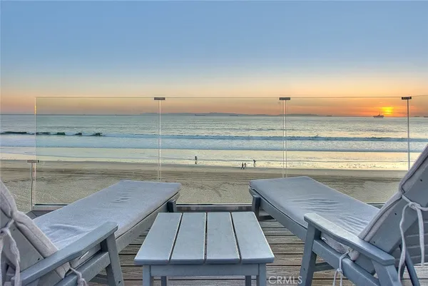 $7,100,000 | 99 A Surfside Avenue, Surfside, CA 90743