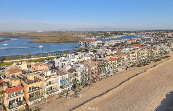 $7,100,000 | 99 A Surfside Avenue, Surfside, CA 90743