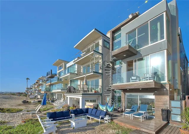 $7,100,000 | 99 A Surfside Avenue, Surfside, CA 90743
