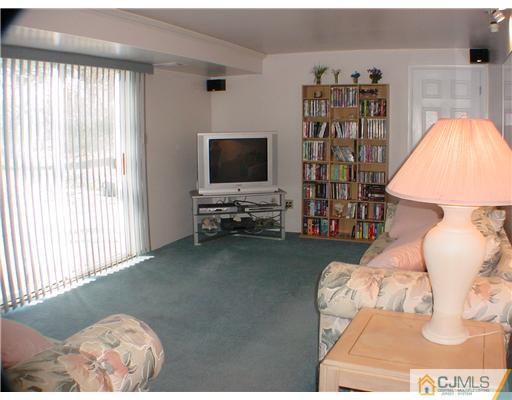22 University Road East Brunswick, NJ 08816 - Photo 9 of 10 Gallery Image 9