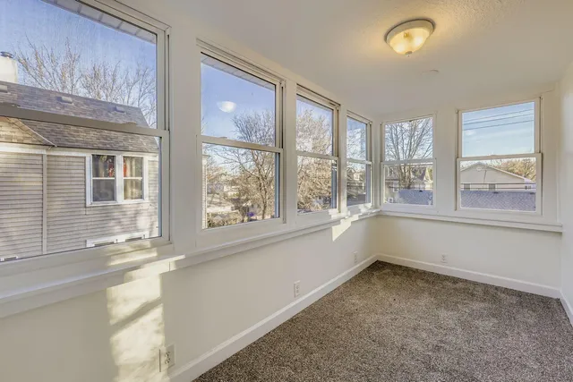 $2,599 | 988 Reaney Avenue East, St. Paul, MN 55106