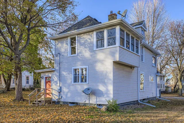 $2,599 | 988 Reaney Avenue East, St. Paul, MN 55106