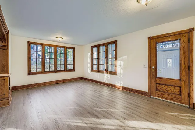 $2,599 | 988 Reaney Avenue East, St. Paul, MN 55106