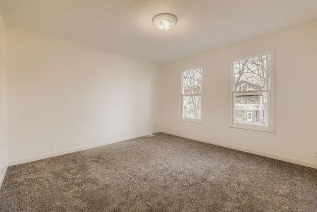 $2,599 | 988 Reaney Avenue East, St. Paul, MN 55106