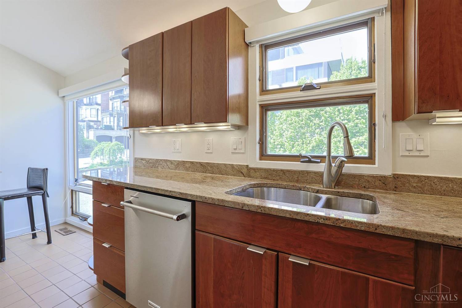 1022 Hatch Street Cincinnati, OH 45202 - Photo 18 of 50